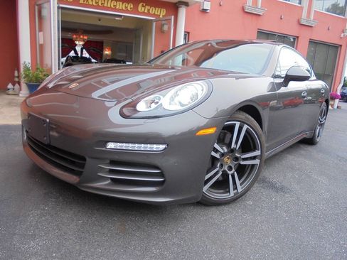 Used 2015 Porsche Panamera 4 AWD/4WD image 44