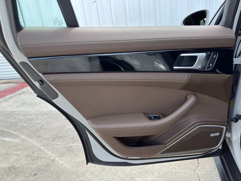 Used 2023 Porsche Panamera 4S image 47