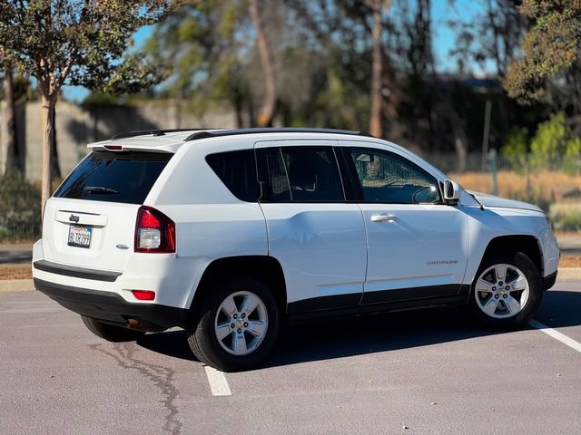 Used 2017 Jeep Compass Latitude FWD image 19