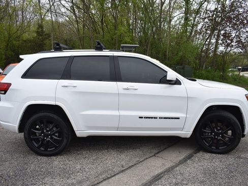 Used 2022 Jeep Grand Cherokee Laredo X AWD/4WD image 9