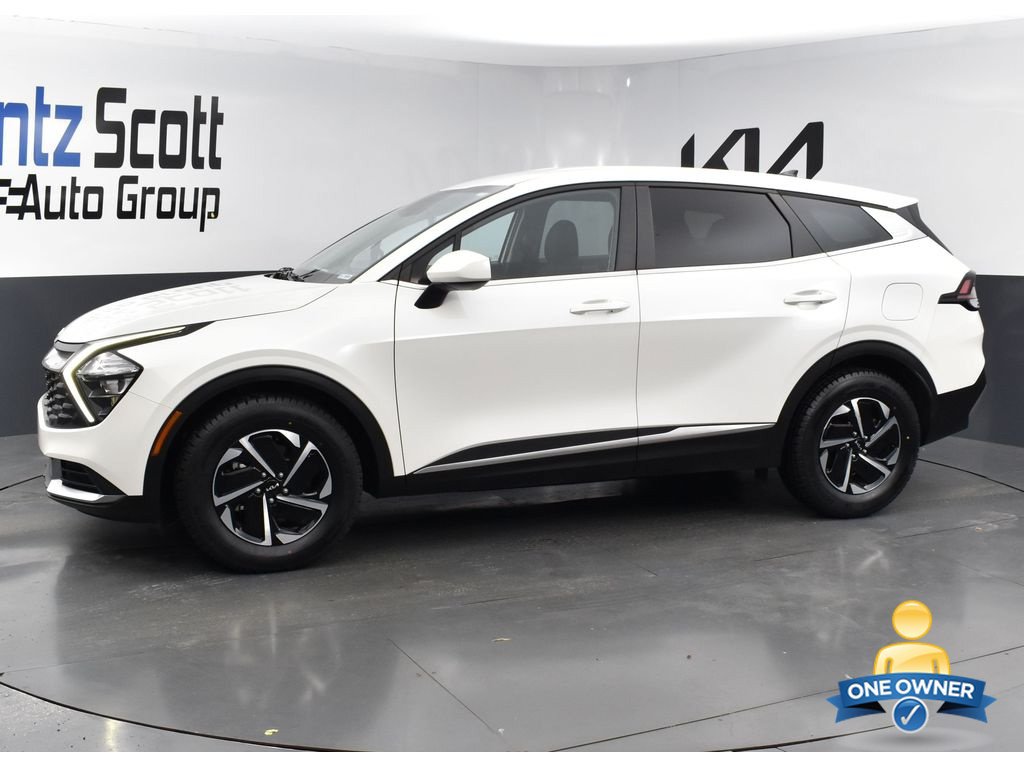 Used 2023 Kia Sportage LX FWD image 2
