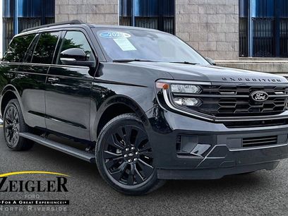 Used 2025 Ford Expedition Platinum w/ Stealth Appearance Package