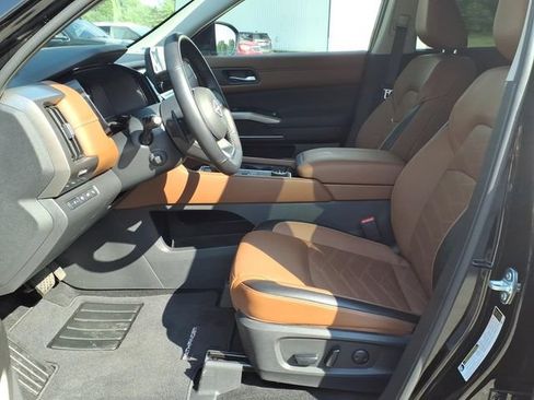 Used 2025 Nissan Pathfinder Platinum w/ Cargo Package AWD/4WD image 11