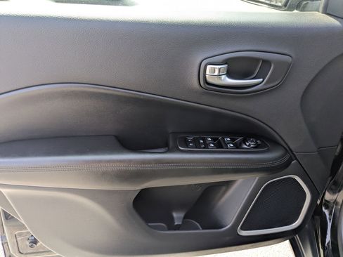 Used 2020 Jeep Compass Latitude image 11