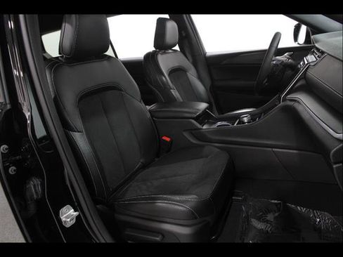 Used 2024 Jeep Grand Cherokee L Altitude AWD/4WD image 17