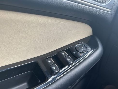 Used 2018 Ford Edge SEL FWD image 19