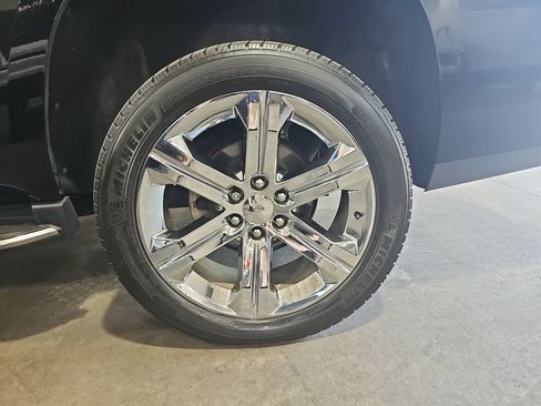 Used 2017 GMC Yukon Denali w/ Open Road Package AWD/4WD image 40
