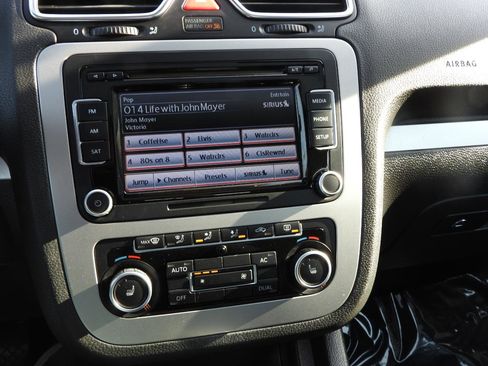 Used 2012 Volkswagen Eos Komfort FWD image 15