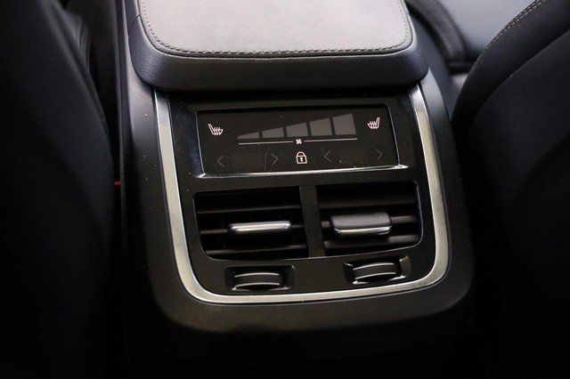 Used 2023 Volvo XC90 B6 Ultimate w/ Protection Package Premier AWD/4WD image 32