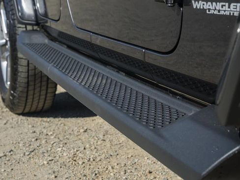 Used 2020 Jeep Wrangler Unlimited Sahara image 18