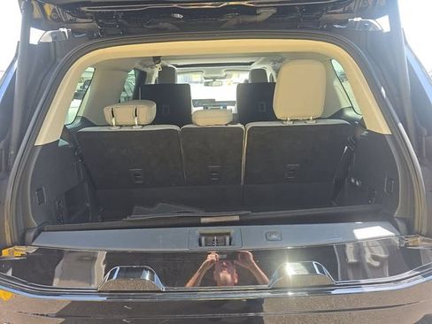 Used 2025 Ford Expedition Active AWD/4WD image 9