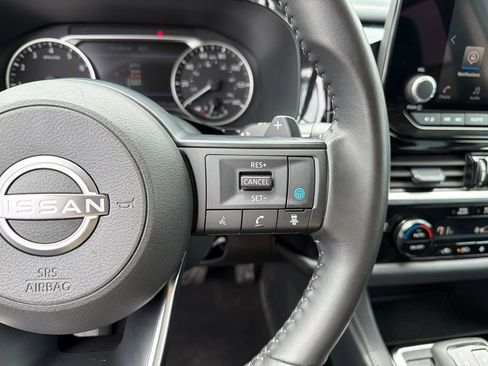 Used 2025 Nissan Pathfinder SV FWD image 18