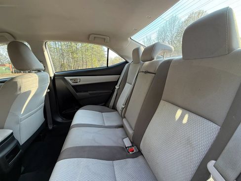 Used 2018 Toyota Corolla LE FWD image 17