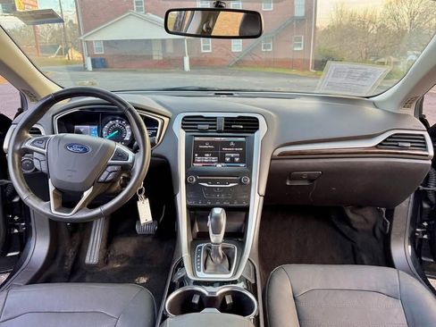 Used 2014 Ford Fusion SE w/ Equipment Group 202A image 9