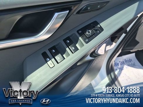 Used 2023 Kia Niro SX Touring FWD image 11