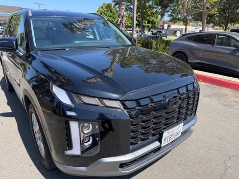 Used 2025 Hyundai Palisade SEL FWD image 2
