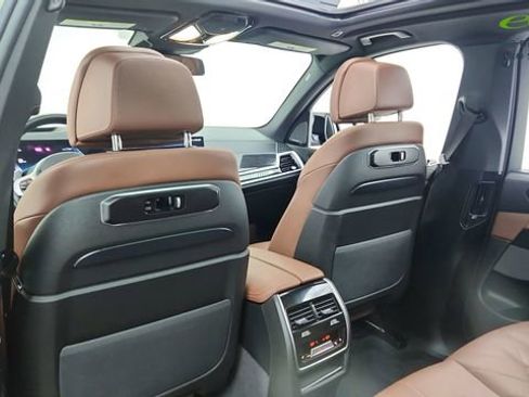 Used 2025 BMW X5 M60i AWD/4WD image 32