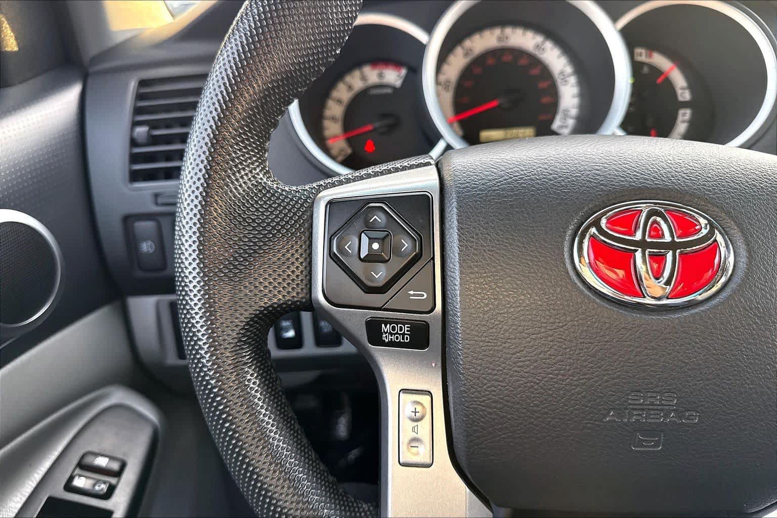Used 2015 Toyota Tacoma 4x4 Double Cab w/ TRD Off-Road Package image 24