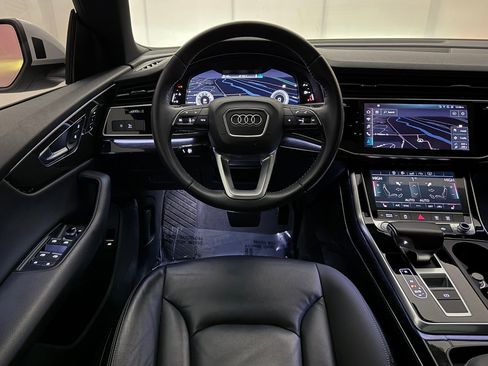 Used 2019 Audi Q8 Premium image 31
