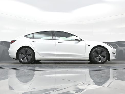 Used 2023 Tesla Model 3 Standard Range image 29