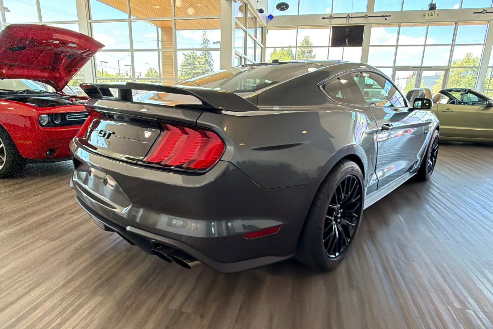 Used 2018 Ford Mustang GT Premium w/ GT Performance Package RWD image 5