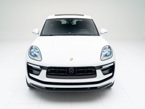 Certified 2026 Porsche Macan AWD/4WD image 6