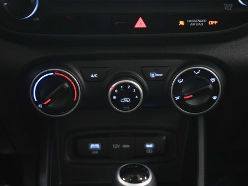 Certified 2026 Hyundai Venue SE FWD image 18