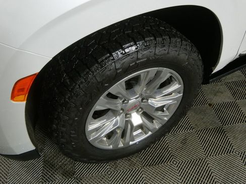 Used 2023 GMC Yukon XL Denali AWD/4WD image 13