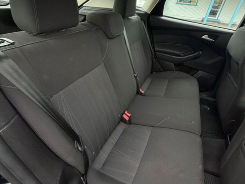 Used 2016 Ford Focus SE w/ SE Cold Weather Package FWD image 16