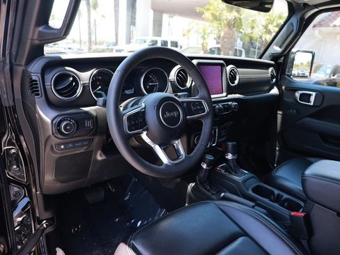 Used 2023 Jeep Wrangler Unlimited Sahara w/ Cold Weather Group AWD/4WD image 19