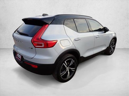 Used 2022 Volvo XC40 T5 R-Design AWD/4WD image 4