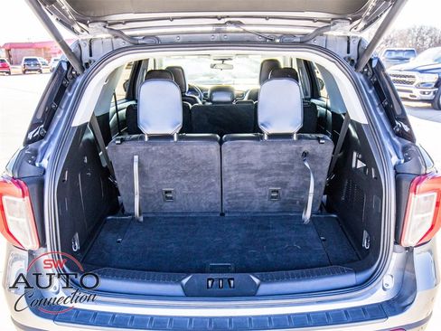 Used 2024 Ford Explorer XLT w/ Equipment Group 202A image 12
