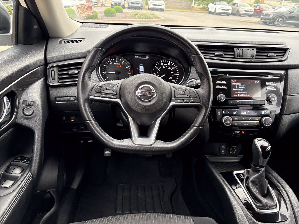 Used 2017 Nissan Rogue SV AWD/4WD image 13