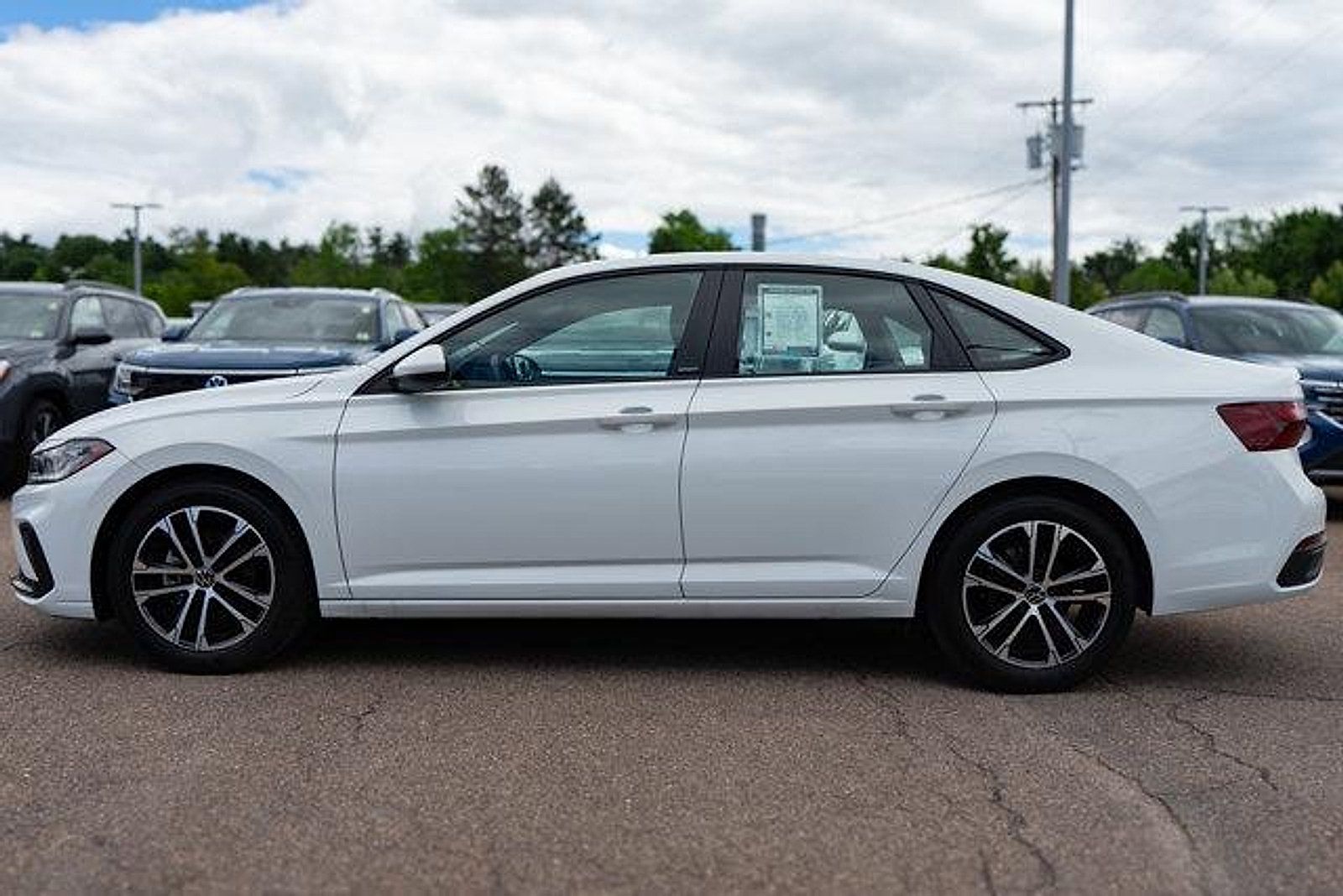 Used 2026 Volkswagen Jetta Sport FWD image 2