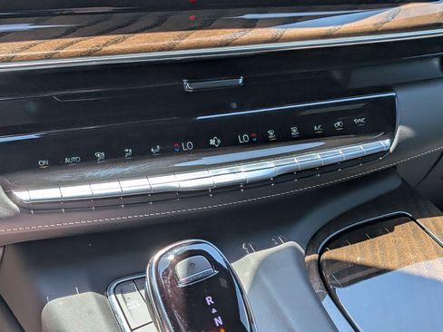 Used 2024 Cadillac Escalade Sport Platinum w/ LPO, ONYX Package AWD/4WD image 20