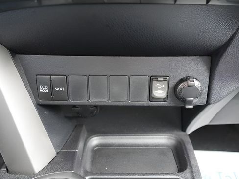Used 2016 Toyota RAV4 XLE AWD/4WD image 33