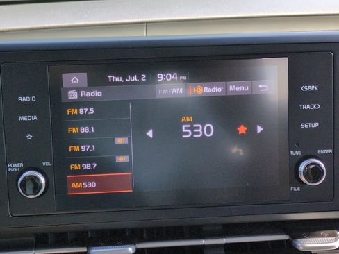 Used 2023 Kia Carnival LX FWD image 18