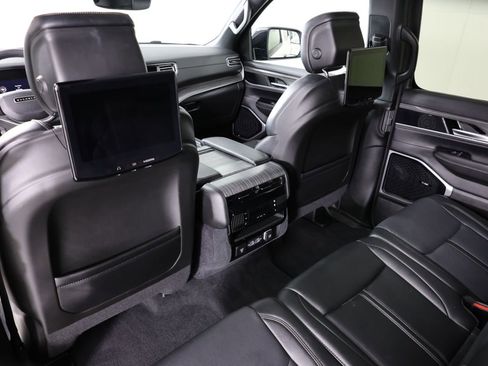 Used 2024 Jeep Wagoneer L Series III w/ Premium Group I AWD/4WD image 56