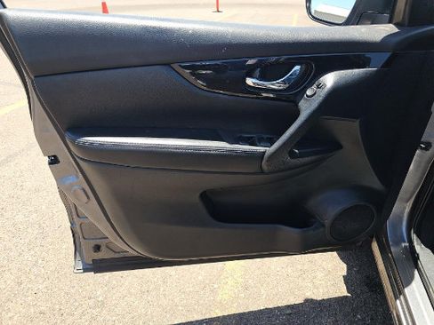 Used 2021 Nissan Rogue Sport SV FWD image 9