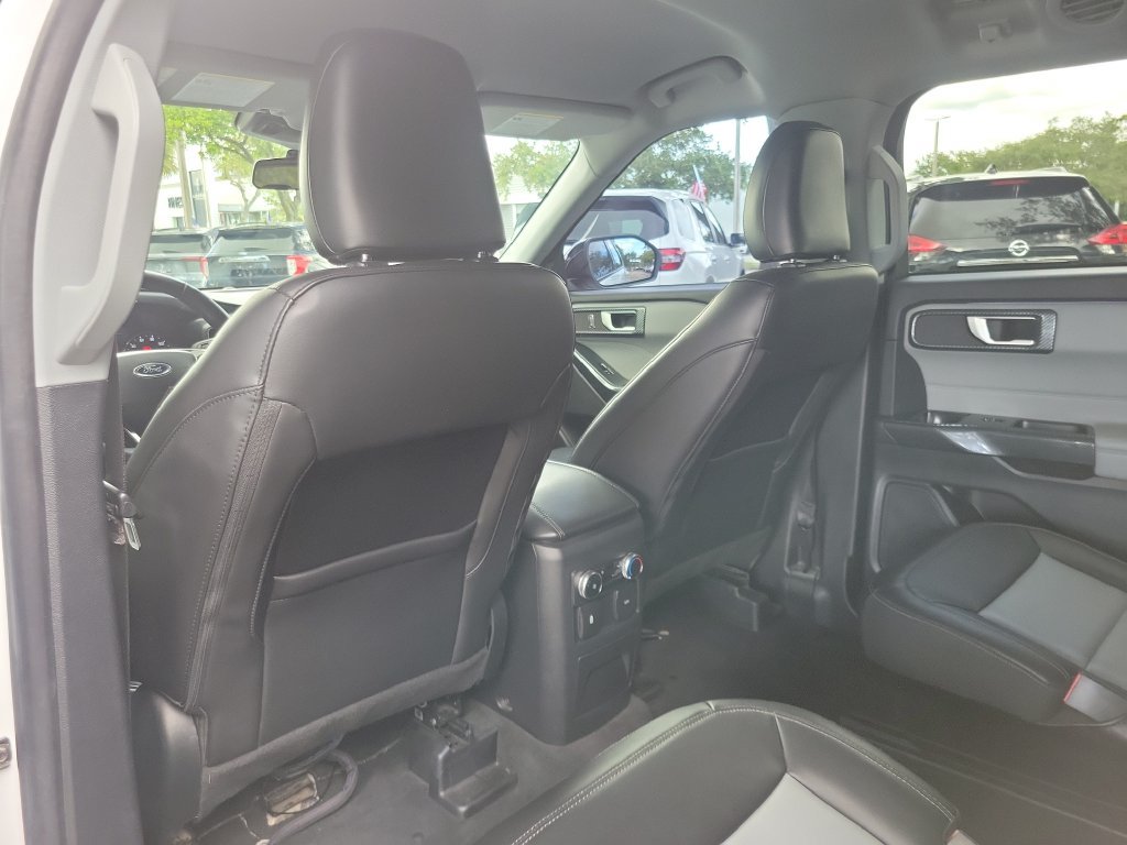 Used 2022 Ford Explorer XLT w/ Equipment Group 202A AWD/4WD image 10