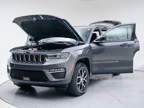 Used 2024 Jeep Grand Cherokee Limited image 17