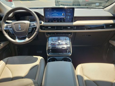 Used 2022 Lincoln Nautilus Reserve AWD/4WD image 13