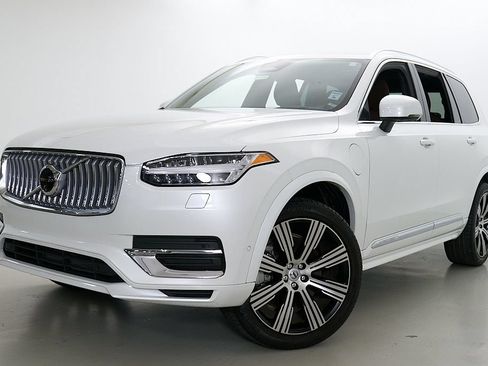 Certified 2024 Volvo XC90 T8 Ultimate AWD/4WD image 2