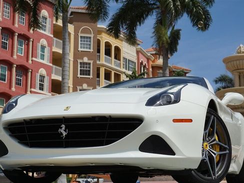 Used 2017 Ferrari California T RWD image 54