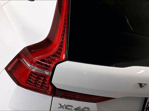 Used 2022 Volvo XC60 B5 R-Design w/ Advanced Package FWD image 28