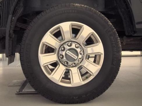 Used 2020 Ford F250 Platinum w/ FX4 Off-Road Package AWD/4WD image 10