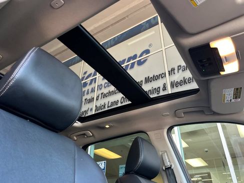 Used 2023 Nissan Rogue SL FWD image 17