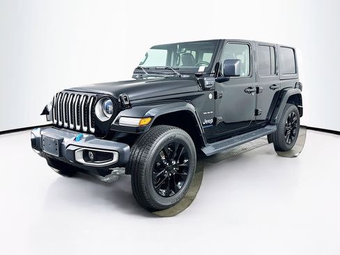 Used 2023 Jeep Wrangler Unlimited Sahara w/ Cold Weather Group AWD/4WD image 3