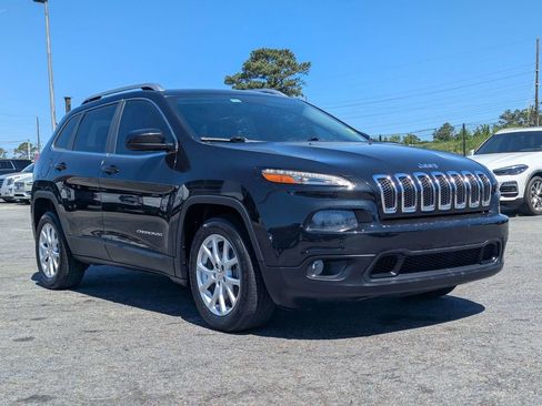 Used 2016 Jeep Cherokee Latitude w/ Comfort/Convenience Group FWD image 3