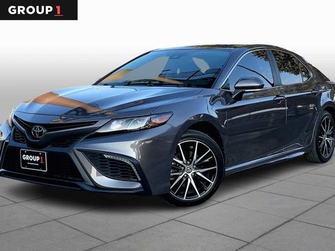 Used 2023 Toyota Camry SE image 1